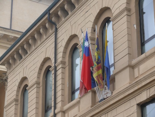 Monteforte市政府懸掛中華民國國旗。
