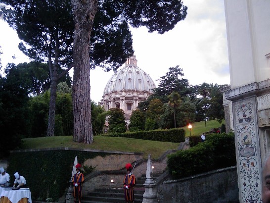 98年6月23日，王大使豫元夫婦受邀參加教廷國務院長晚宴，現場一景。