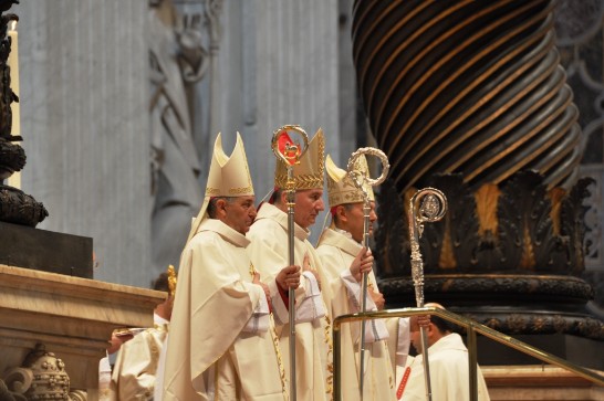 	教宗本篤十六世九月十二日上午在聖伯多祿大殿祝聖五位總主教和主教，並勉勵他們以忠信、謹慎和良善的品德來引導人們走向天主。