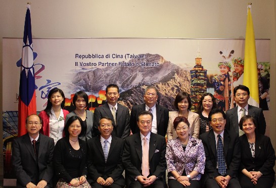 輔仁、靜宜及文藻三校師長拜會駐教廷王大使豫元（第一排中間）