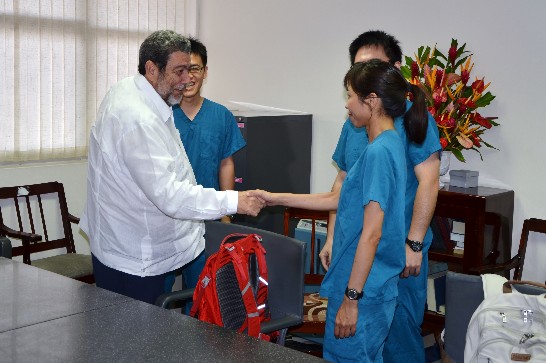 聖文森龔薩福總理熱烈歡迎臺灣彰化基督教醫院醫療團到訪