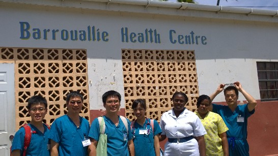 彰基醫療團與聖國地方衛生醫療人員合作提供義診服務