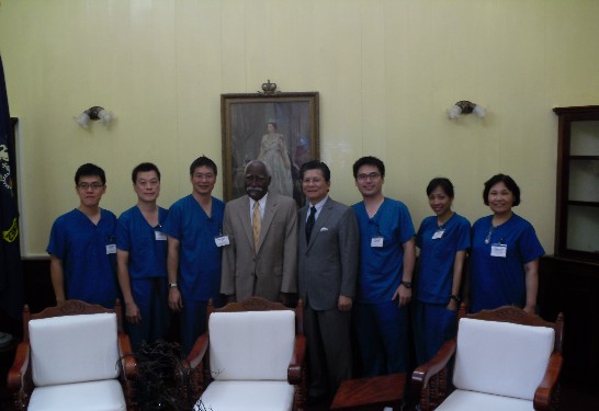 聖文森柏朗泰總督熱烈歡迎臺灣彰化基督教醫院醫療團到訪