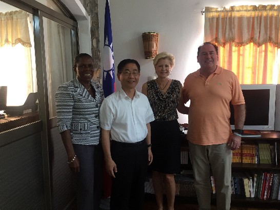 (由左至右)WPP東加勒比海地區代表Mrs. Jacqueline Browne-King、本館葛大使葆萱、WPP執行長Mrs. Susan Rickman、主席Mr. John Van Der Hyde。（2016.1.11本館大廳）