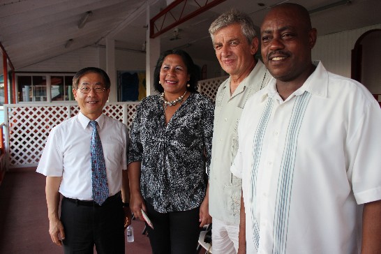 葛大使與出席貴賓合影