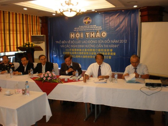 黃大使與與台灣事務委員會阮秘書長士洪共同主持問答時間