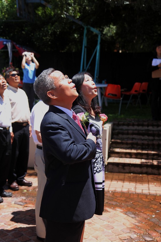徐代表佩永與元旦升旗典禮籌委會主委洪惠恩女士共同主持升旗典禮。