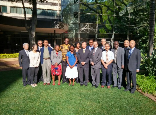 陳代表(前排右五)與部分與會人士合影。