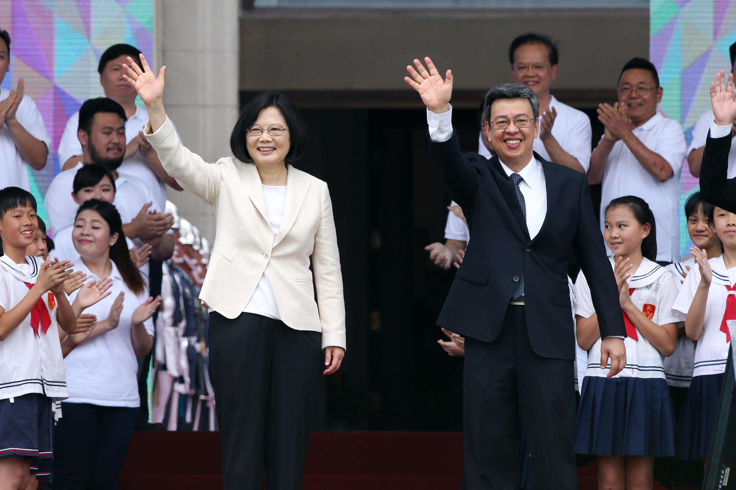 中華民國第十四任總統蔡英文及副總統陳建仁伉儷（20）日上午參加在總統府府前廣場舉行的就職慶祝大會