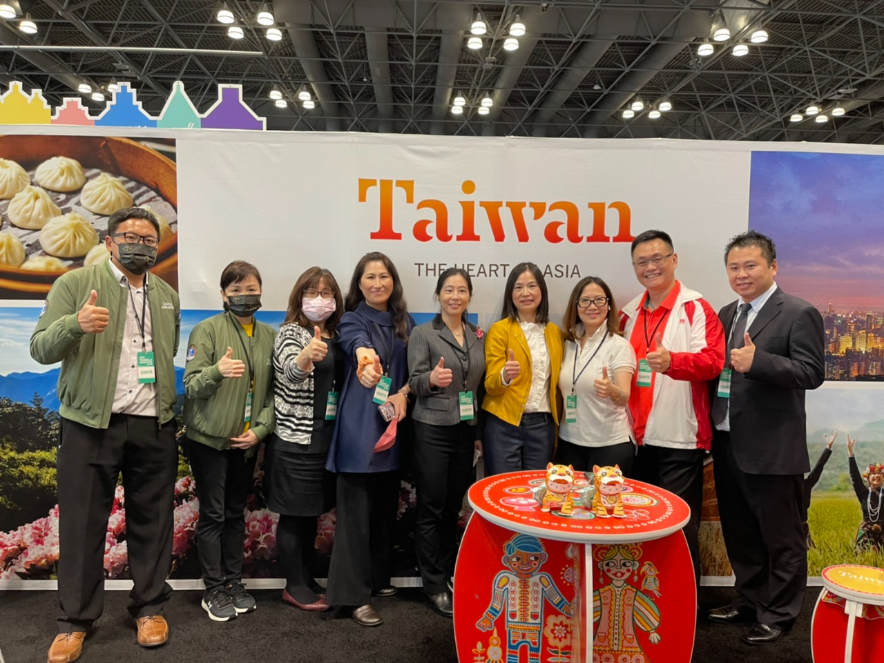 「紐約旅遊冒險展」3月18日至3月20日於紐約Javits Center舉辦。台灣觀光局邀請國籍航空華航、長榮共同參展，積極宣傳多元主題旅遊，以自然、文化、美食及樂活吸引國際旅客，期盼豐富多元的台灣觀光魅力能吸引國際旅客疫後訪台觀光。