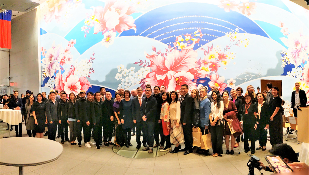 駐紐約辦事處委託臺灣藝術家林明弘在長達17公尺、高8公尺的大廳牆面上創作作品《島嶼生活》（Island Life），讓辦事處大廳煥然一新，2022年10月18日邀請紐約重要藝文界及政界、僑界人士共同揭幕。