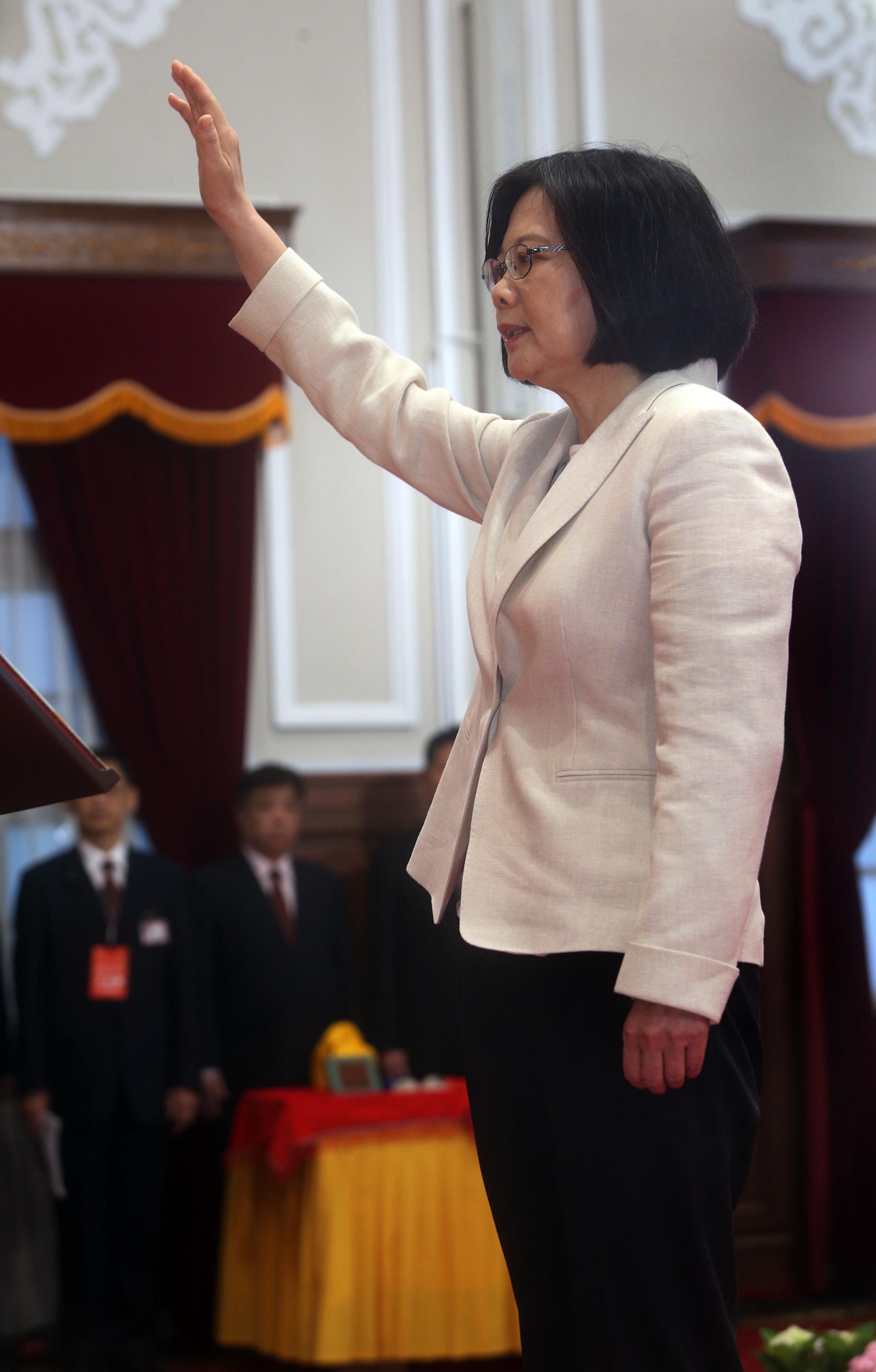 Tsai Ing-wen is sworn in as the president of the Republic of China(Taiwan) at the Presidential Office May 20 in Taipei City. (Taipei Photojournalists Association)