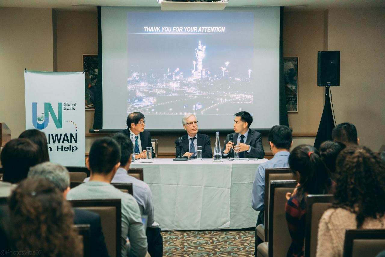 Co-organized by TECO in New York, Columbia University Mailman School of Public Health (MSPH), and Taiwan Focus at Columbia SIPA. From left to right: Dr. Po-Chang Lee, Director General of Taiwan's National Health Insurance Administration, Dr. Michael Sparer, Chair and Professor of Health Policy and Management at MSPH, and Dr. Julius Chen, Assistant Professor at MSPH.