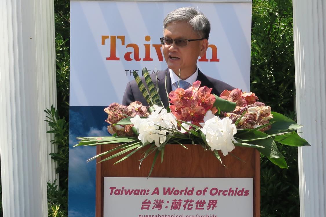 Ambassador James K. J. Lee attended the opening of the eighth annual <em>Taiwan: A World of Orchids</em> exhibition co-organized by TECO in New York and the Queens Botanical Garden on August 12, 2021.