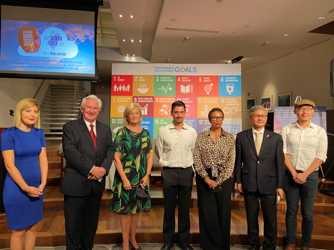 Hosted by Taipei Economic and Cultural Office in New York on the sidelines of the 76th session of the UN General Assembly. (From left to right: Ms. Betül Yürük, UN Bureau Chief, Anadolu Agency; H.E. Amb. Paul Beresford-Hill CBE, KM, Permanent Observer of the Sovereign Military Order of Malta to the United Nations; T.H. Ms. Elisabeth Millard, Senior Advisor on European and Eurasian Affairs; Dr. Yanis Ben Amor, Executive Director, Center for Sustainable Development in the Earth Institute, Columbia University; H.E. Amb. Inga Rhonda King, Permanent Representative of Saint Vincent and the Grenadines to the United Nations;  Ambassador James K.J. Lee, Director-General of TECO in New York; Dr. Chiu Chen-Yu, Founding Director and Principal Architect, Taiwan-Reyhanli Center for World Citizens)