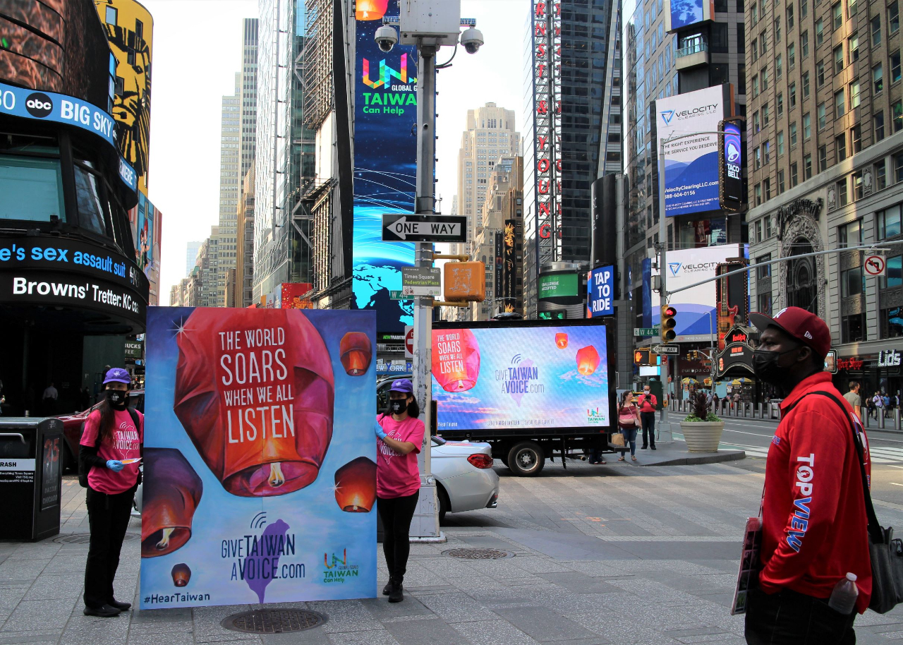 TECO-NY launches the “Give Taiwan A Voice” global initiative in Times Square, New York on September 14, 2021, in which people from around the world will be able to launch virtual lanterns with their own messages to support Taiwan’s participation in the UN. The program kicks off in Times Square featuring digital billboards and a mobile art piece showcasing the “Give Taiwan A Voice” message.