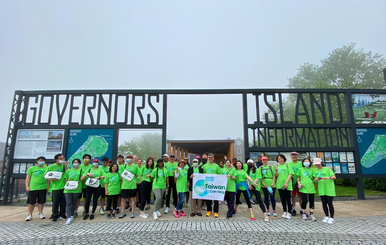 TECO-NY along with members of our overseas community and international friends joined the NYCRUNS race at Governors Island on May 21, 2022, showing support for the World Health Organization (WHO)'s vision of "Health For All" and advocating for Taiwan's participation in the global health system. 
