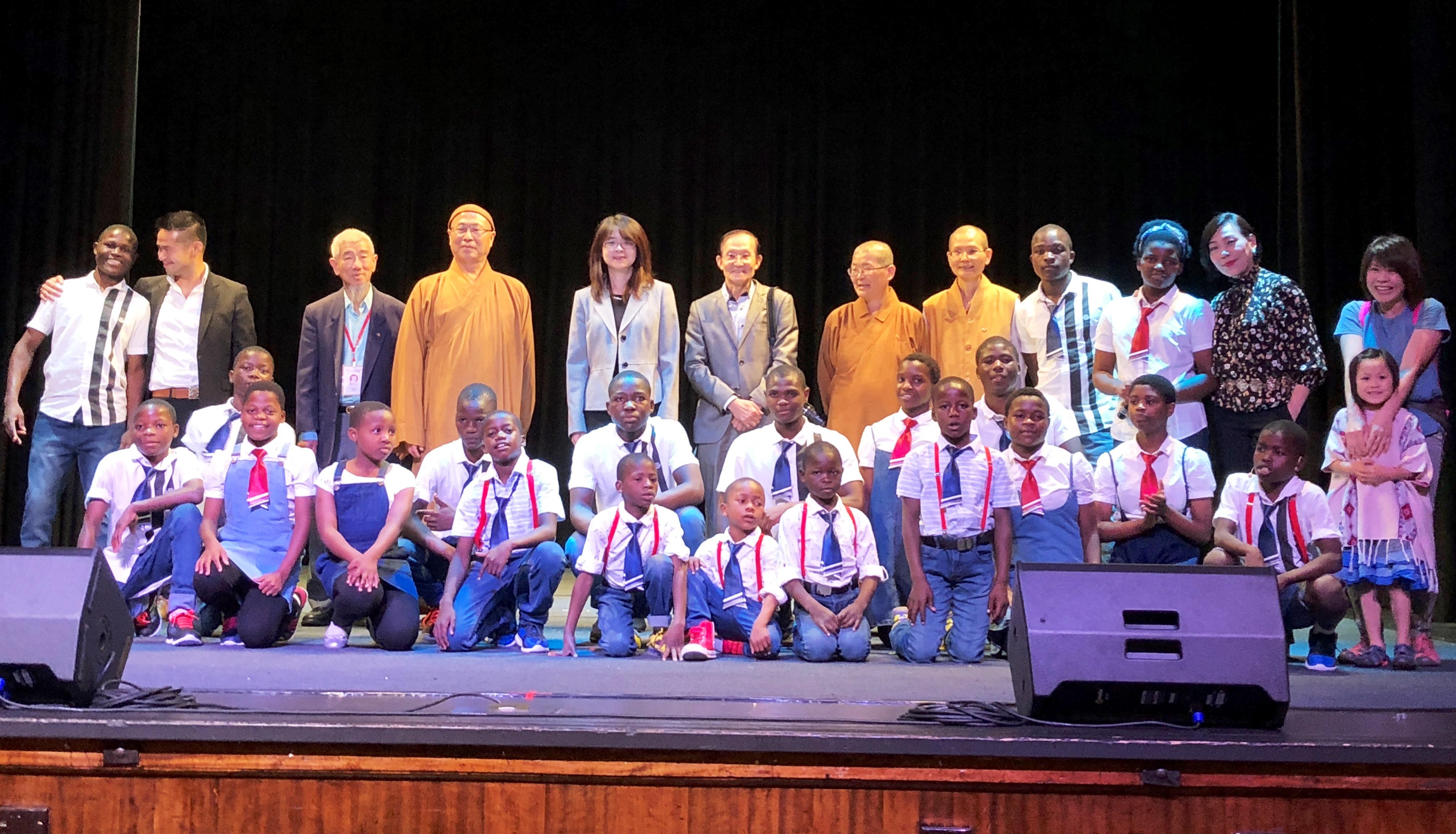 澳洲阿彌陀佛關懷協會於本(106)年12月1日在Box Hill Town Hall舉辦「2017行願非洲 感恩之旅」餐會活動，本處陳處長瓊玉偕同仁應邀出席。