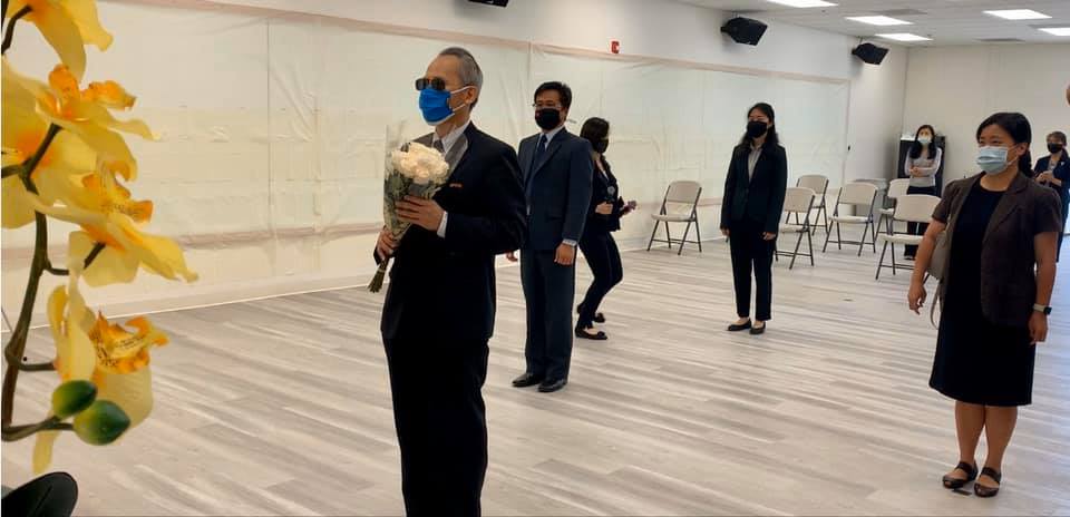 DG Lai pays respect to former President Lee Teng-hui at the memorial set up at Culture Center of TECO in Milpitas 