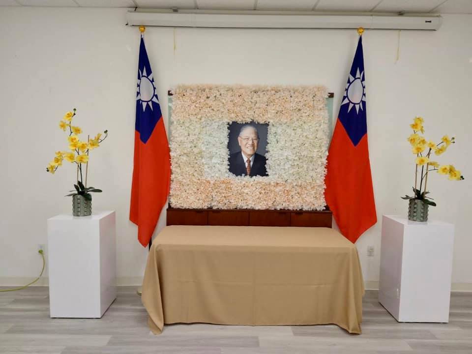 DG Lai pays respect to former President Lee Teng-hui at the memorial set up at Culture Center of TECO in Milpitas 