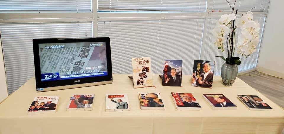 DG Lai pays respect to former President Lee Teng-hui at the memorial set up at Culture Center of TECO in Milpitas 