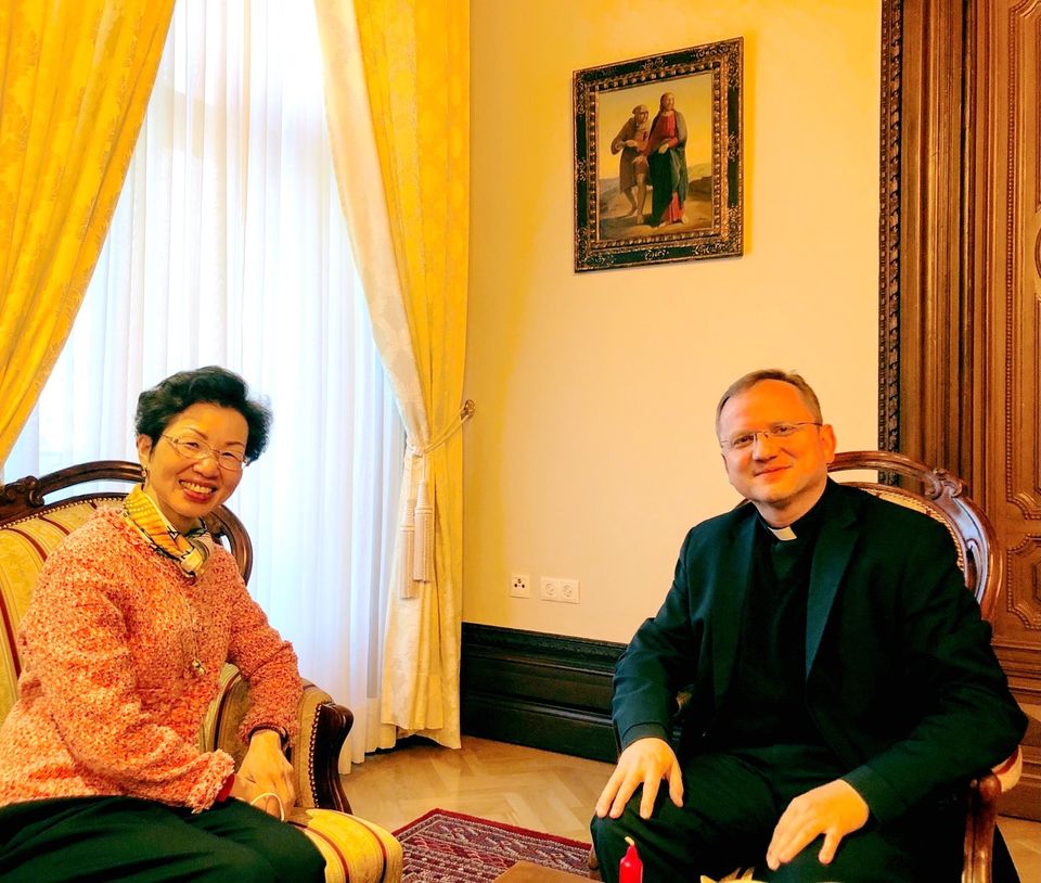 本處張小月大使與教廷駐維也納國際組織常任代表烏爾班奇克（Janusz Urbańczyk）大使會面