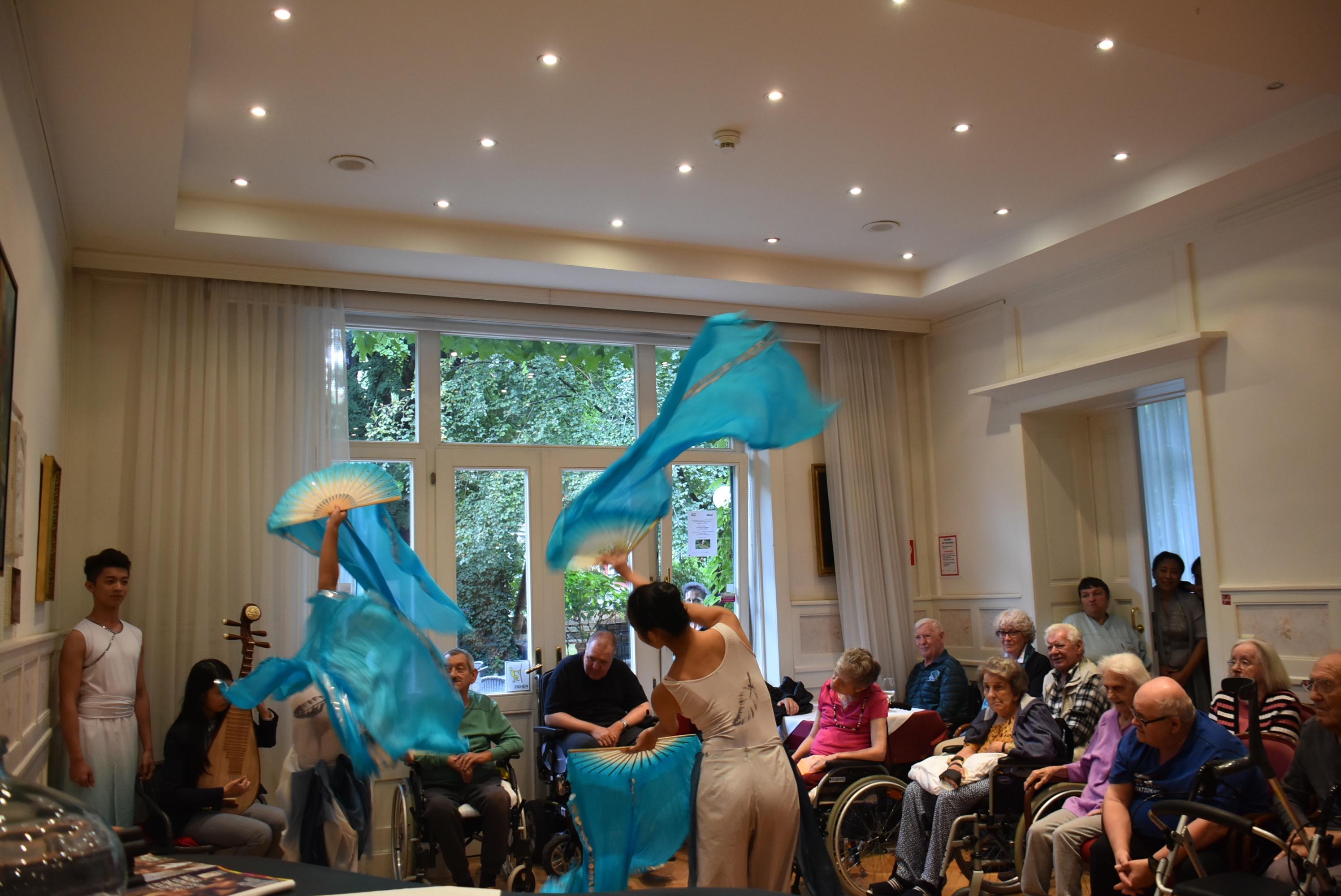 Die Auffuhrung Der Youth Ambassadors Im Caritas Haus Schonbrunn