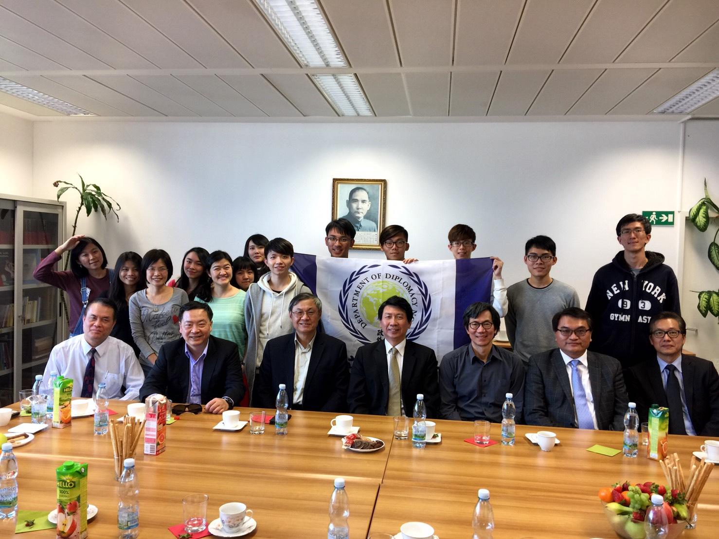 政治大學師生3月31日拜會駐捷克代表處