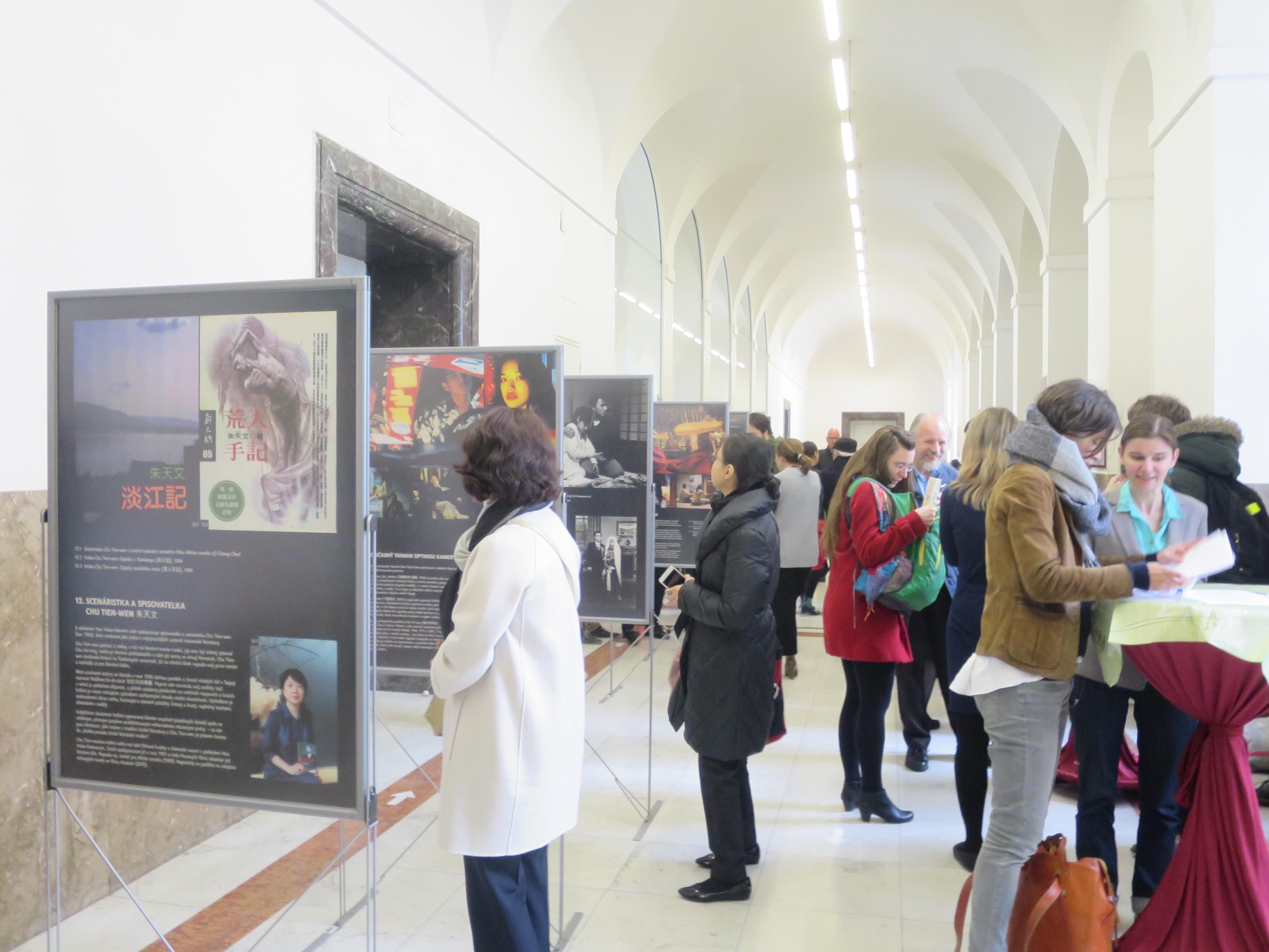 台灣電影劇照展4月27日開幕，展出台灣新浪潮經典電影劇照。

。