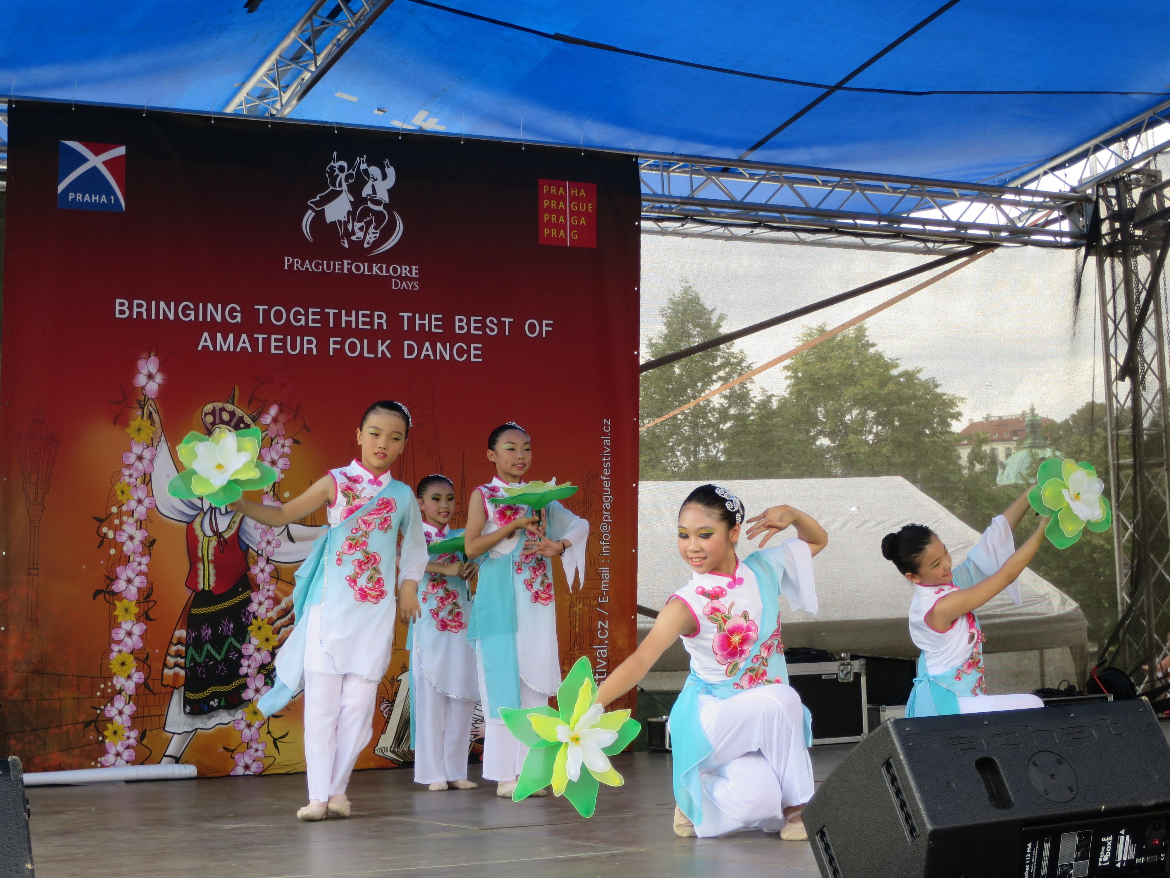 台灣舞蹈團7月20日於布拉格民俗藝術節表演，以濃濃台灣風情及精湛舞藝驚艷觀眾。