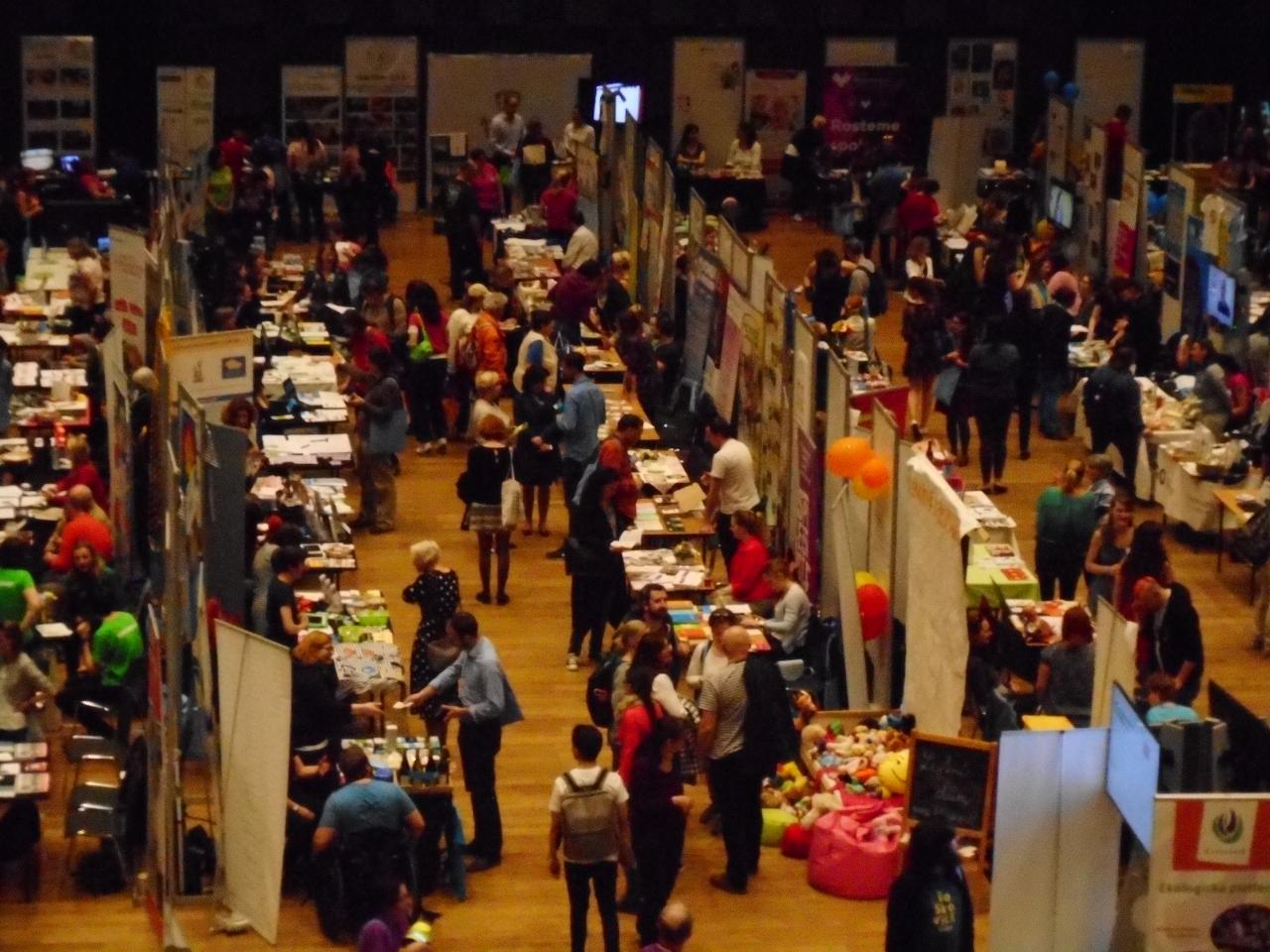 NGO市場活動現場一景