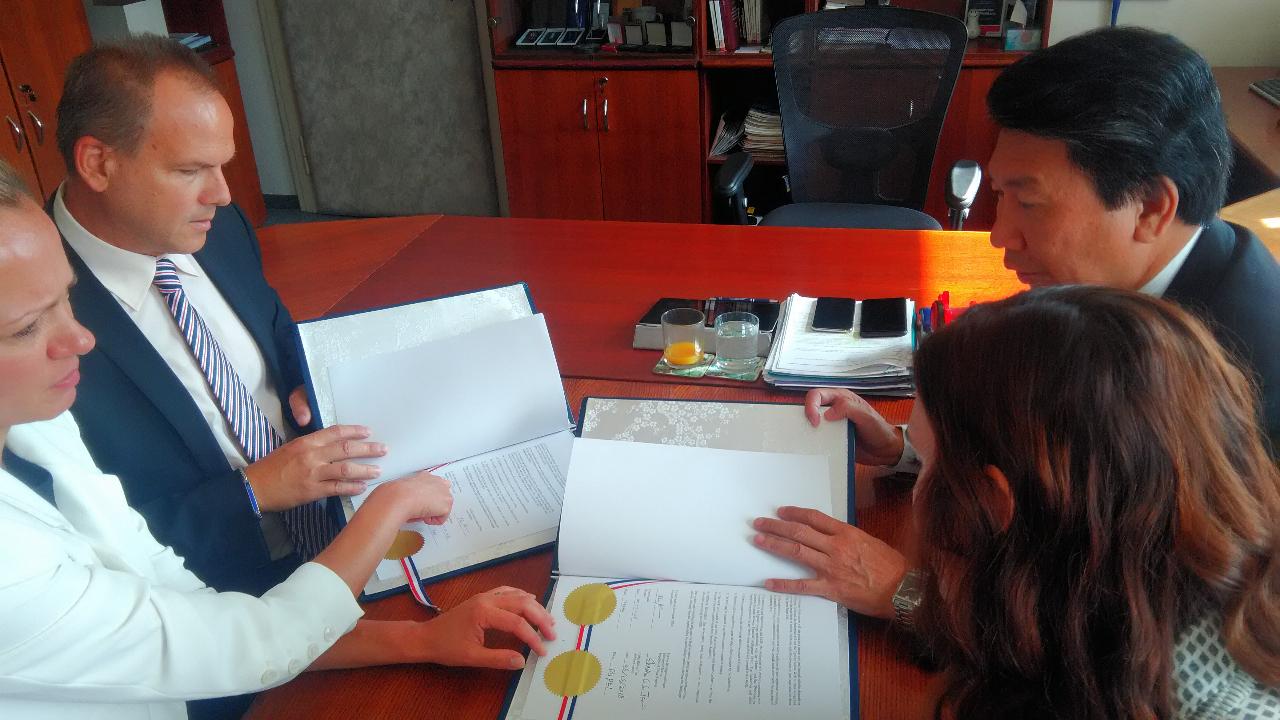 駐捷克汪大使見證臺捷完成簽署洗錢備忘錄