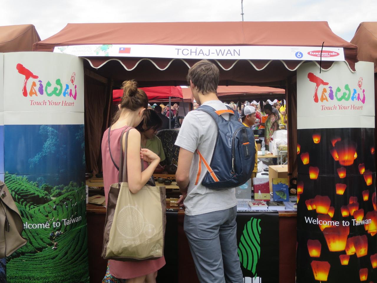 駐捷克代表處參加外交團美食文化節，內容豐富多樣。