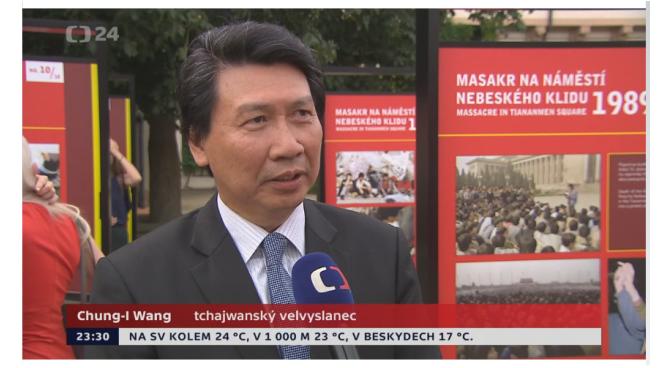 Zastupitel TECO Joey Wang se v Senátu zúčastnil vernisáže výstavy Masakr na náměstí Nebeského klidu 1989