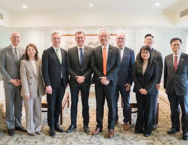 吳政次午宴丹麥國會議員訪團1