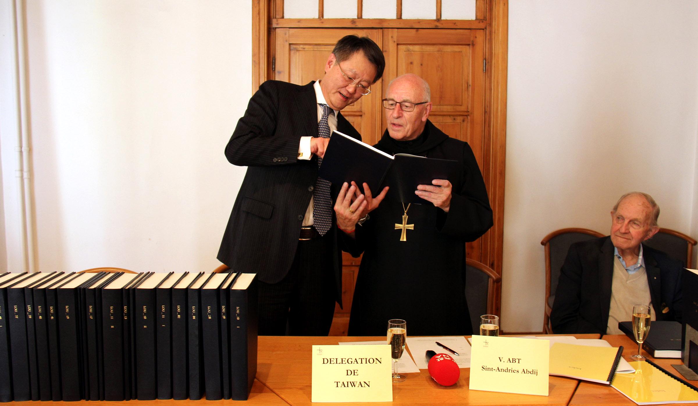 駐歐盟兼駐比利時代表處轉致「陸徵祥文書數位檔案」于聖安德魯修道院