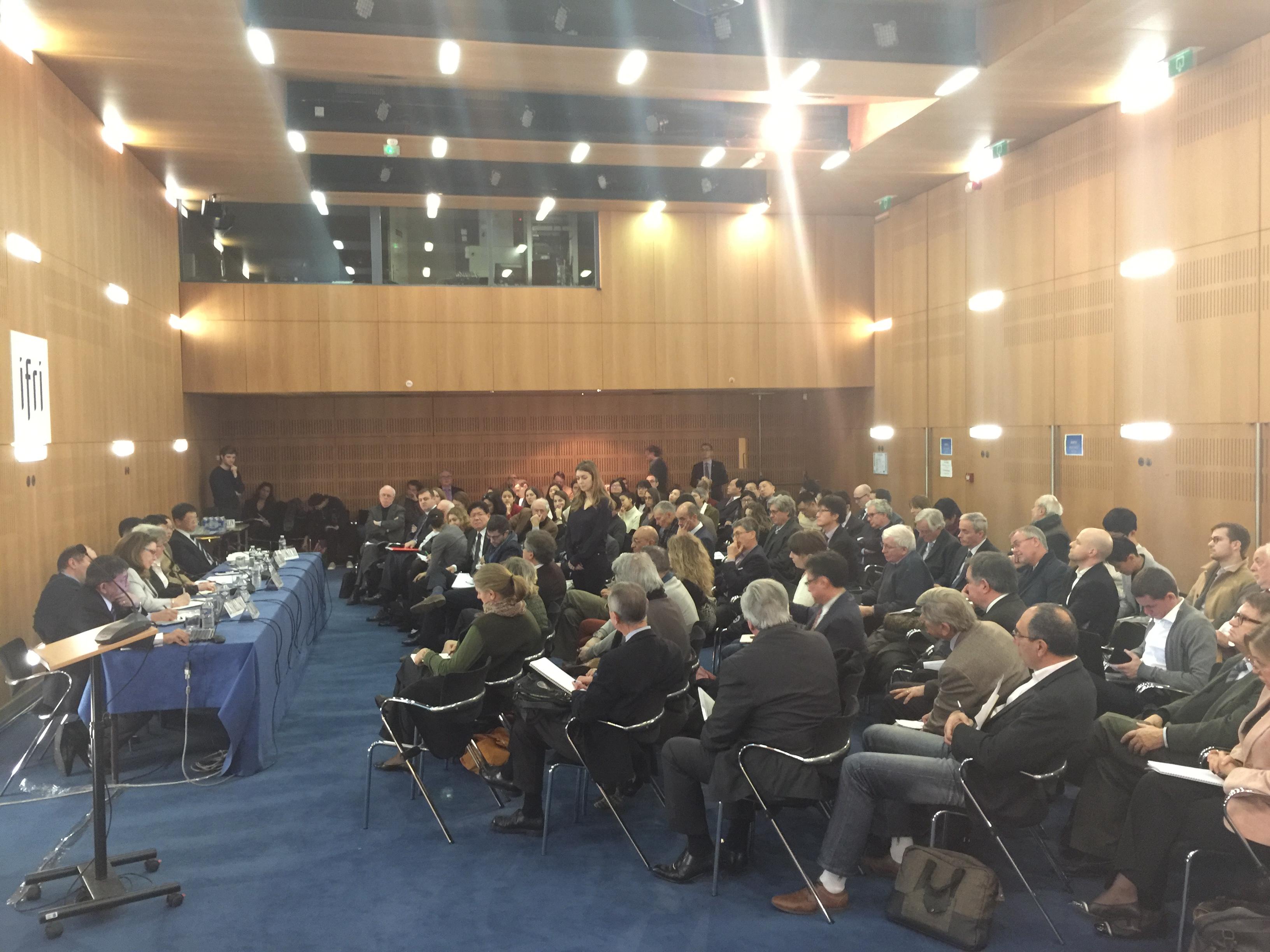 研討會現場共百餘人出席