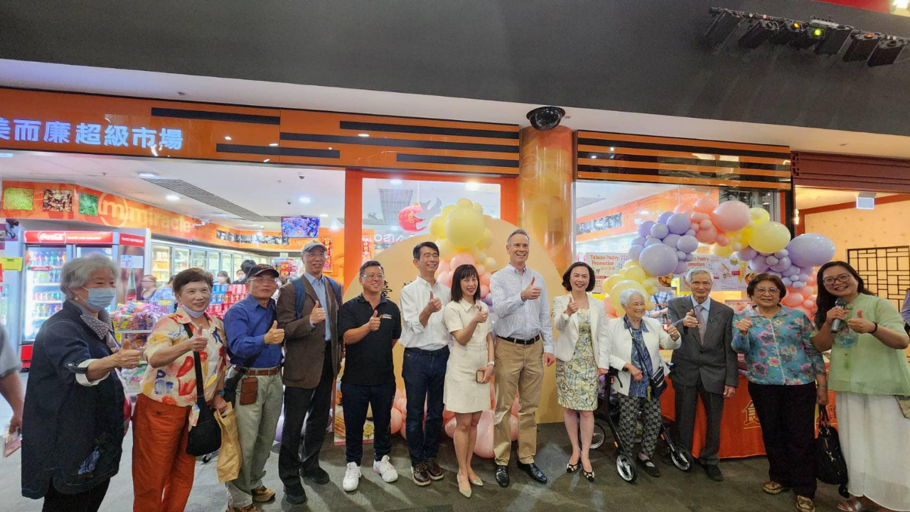 駐處會同新州議員Tim James參與台灣糕餅節活動並合影