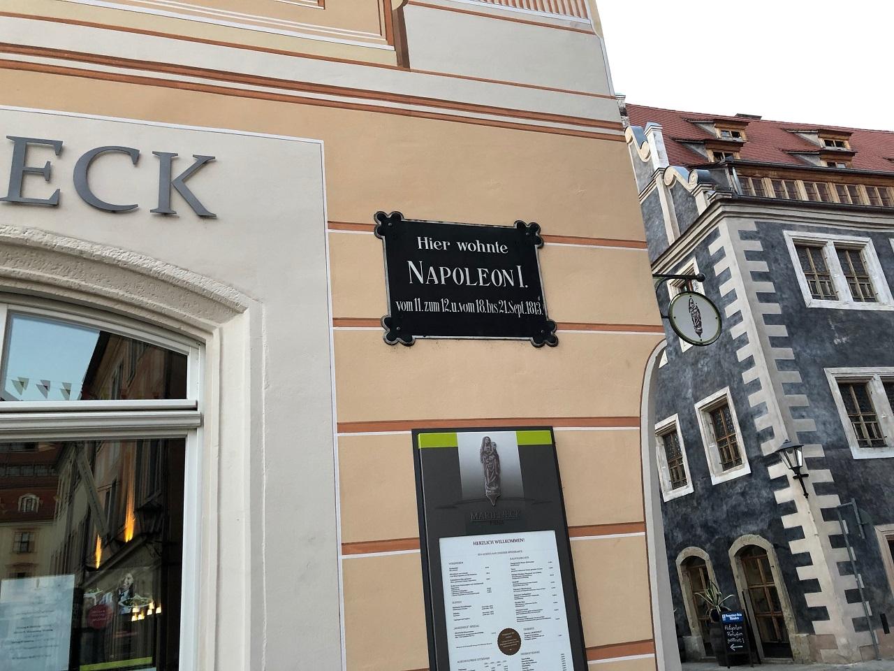 門牌上寫著拿破崙曾於1813年9月11日至12日及18日至21日住在這。