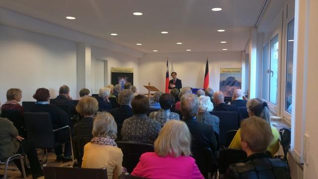 108年4月10日漢堡「地方論壇（Club Ortsgesrpäch）」時事座談，羅美舜處長以「現階段臺灣政經發展情勢及我爭取參與世界衛生大會」為題發表演講。