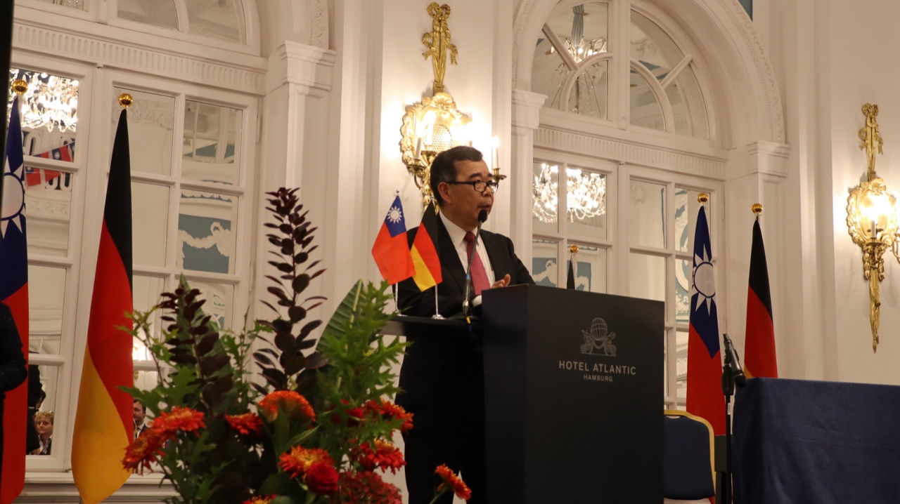 駐德國代表處漢堡辦事處於10月4日在漢堡亞特蘭大酒店Hotel Atlantic舉辦國慶酒會，慶祝雙十節。本處陳處長在酒會發表演說，感謝北德各界在台灣面臨種種挑戰時仍堅定且溫暖地支持自由、民主的台灣。