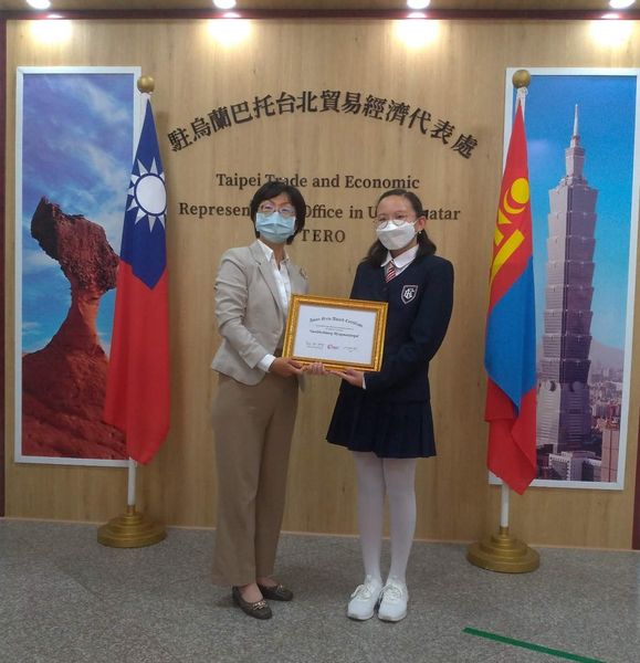 Монгол улсад шинээр байгуулагдсан томоохон хэмжээний хувийн эмнэлэг болох Дөрөвдүгээр эмнэлэг нь 7-р сарын 20-ны өдөр Тайваний Tzu Chi эмнэлэгтэй хамтран цар тахлаас урьдчилан сэргийлэх тухай туршлага хуваалцах цахим хэлэлцүүлэг зохион байгуулсан юм. 