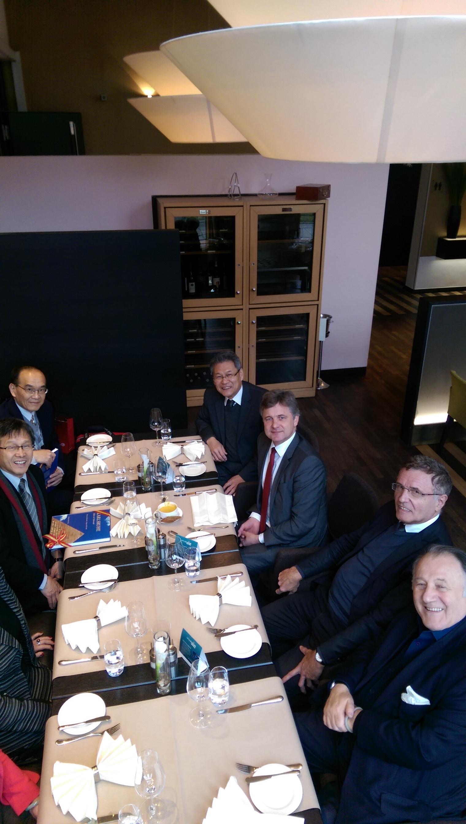 謝大使應邀訪問巴登符騰堡邦卡爾斯魯厄市