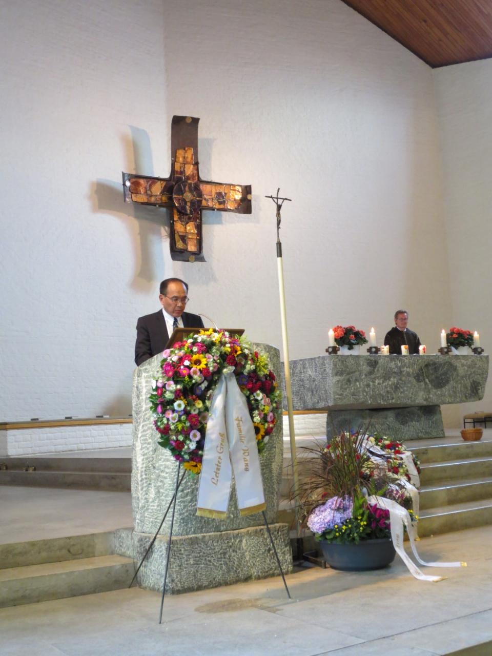 許總領事於本(107)年8月28日參加貝滿(Bohmann)神父告別式，代表政府對貝滿神父的逝世深表惋惜與哀悼，也對貝滿神父不遺餘力促進臺德關係，以及對我國的深厚情誼，表達崇高敬意及感念。