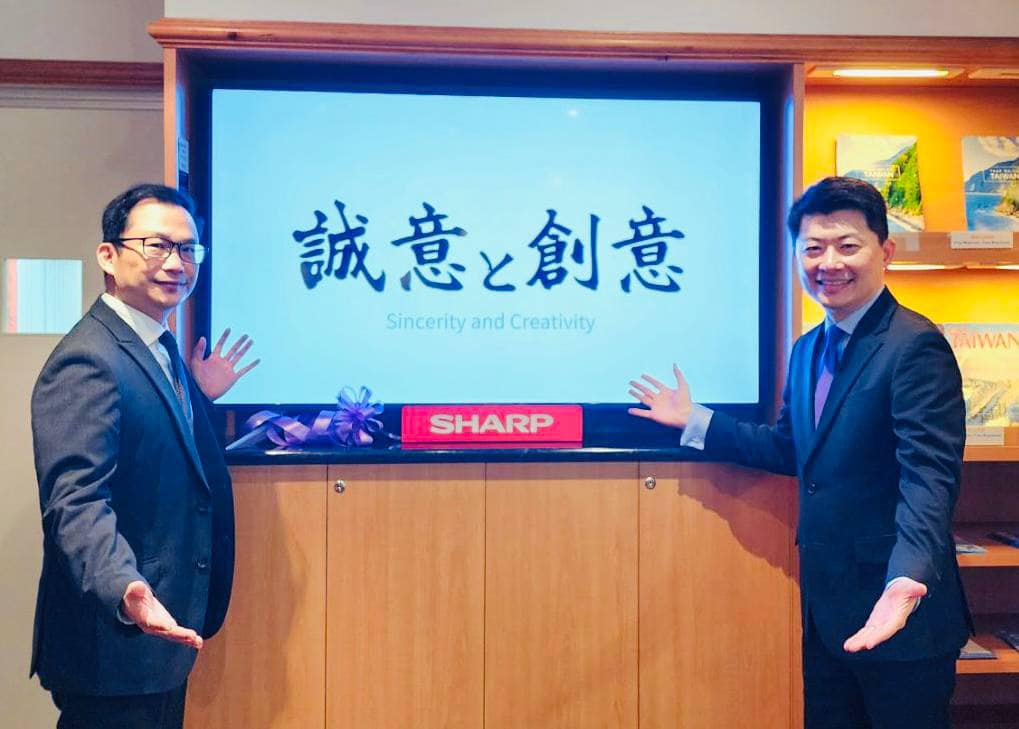 Director General David Cheng-Wei Wu was pleased to welcome Mr. Tim Ko, the CEO of SHARP Corporation of Australia Pty. Ltd.

SHARP was merged to Taiwan’s Hon Hai - Foxconn Group in 2016, and has transformed into a Smart Office Total Solution provider.

Mr. Ko shared his 4-year experience in leading SHARP Australia to walk through the economic downturn and finally profit &amp; have the highest market share in the history.

The 60” commercial display monitor will not only showcase the advanced tech of Taiwan, present Taiwan’s beauty &amp; diverse cultures to our Australian friends and country fellows who visit us, but also upgrade our consular services and environment.