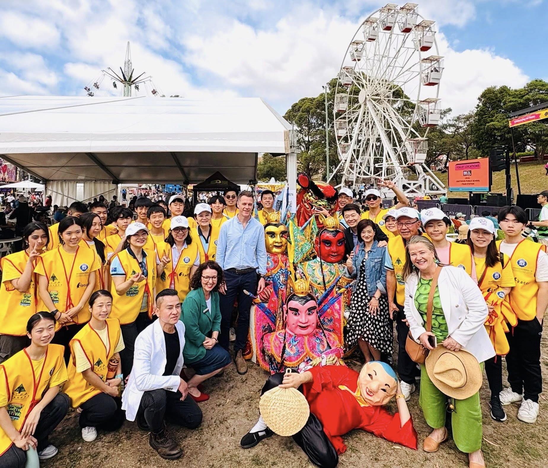 DG David Cheng-Wei Wu and Mrs. Wu Celebrated the City of Ryde’s 40th Granny Smith Festival