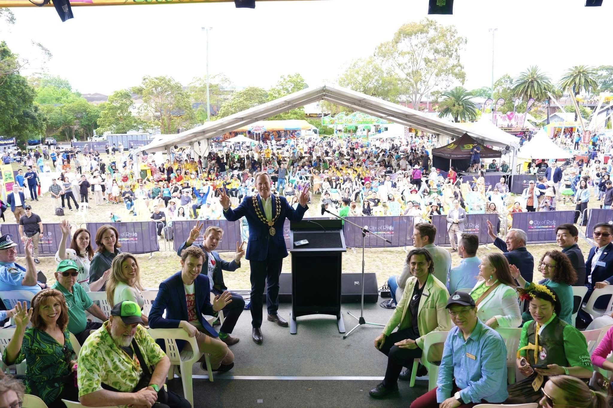 DG David Cheng-Wei Wu and Mrs. Wu Celebrated the City of Ryde’s 40th Granny Smith Festival