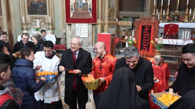 駐教廷大使館李大使世明於本(108)年2月10日出席天主教聖伯爾納里諾堂羅馬華人牧靈中心(Chiesa San Bernardino da Siena-Missione con cura d'anime per i fedeli cattolici cinesi a Roma)春節祭祖彌撒並分發紅包。