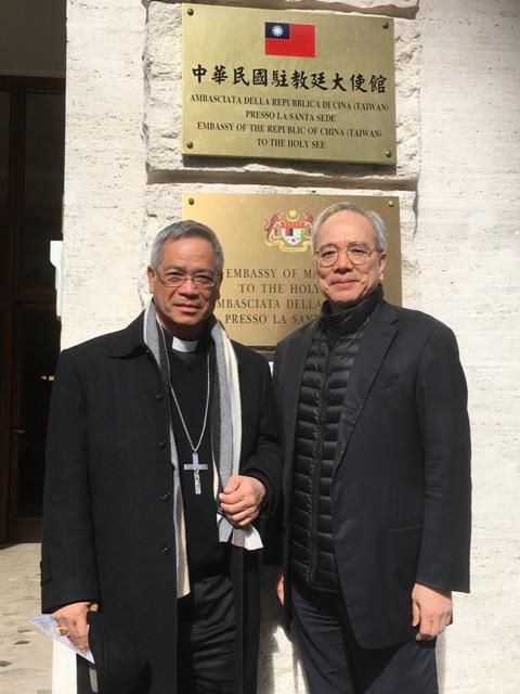 洪總主教山川代表臺灣出席梵蒂岡保護兒童高峰會，期間拜會駐教廷大使館。 