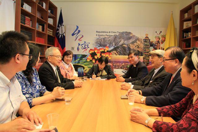 WHO宣達團前往駐教廷使館替外交人員打氣